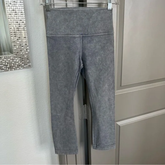LULULEMON WUNDER UNDER CROP (HI-RISE) *FULL-ON LUXTREME 21" SIZE 4 Washed Luna - Picture 2 of 5